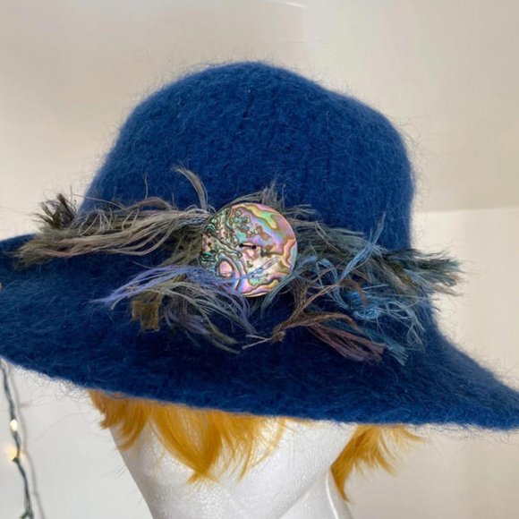 Rainbow Hummingbird Wool Bucket Bowler Hat - Picture 2 of 7